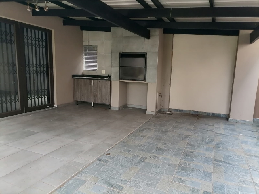3 Bedroom Property for Sale in Geelhoutpark North West